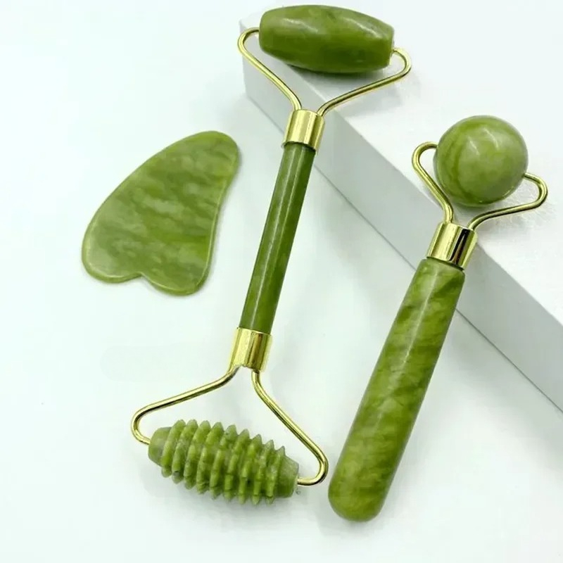 Jade Gua Sha Tool - ลูกกลิ้งนวดหยกธรรมชาติ, แผ่นขูด, ลูกกลิ้งนวดเท้า, ยกกระชับใบหน้าและลดเลือนริ้วรอย หินหยกสองหัวสำหรับขูด